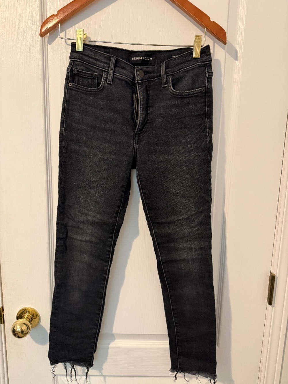 DENIM FORUM The Nico Mid Rise Skinny Crop